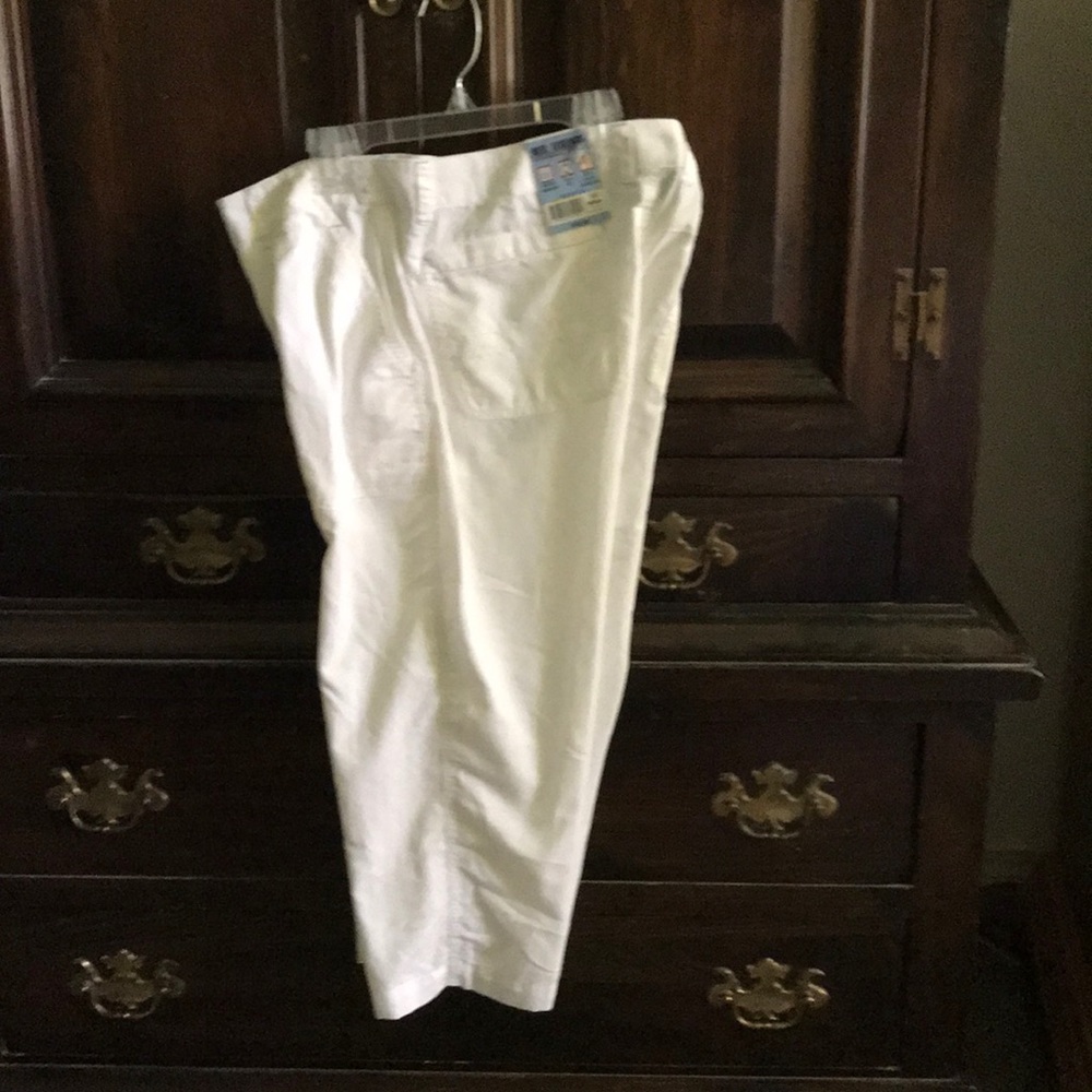 Reel Legends white Capri pants